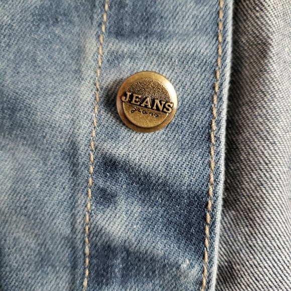 Rue21 | Acid Wash Distressed Patches Denim Vest - Picture 5 of 7